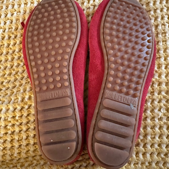 Minnetonka Red Moccasin size 8 like new womens - Picture 3 of 7